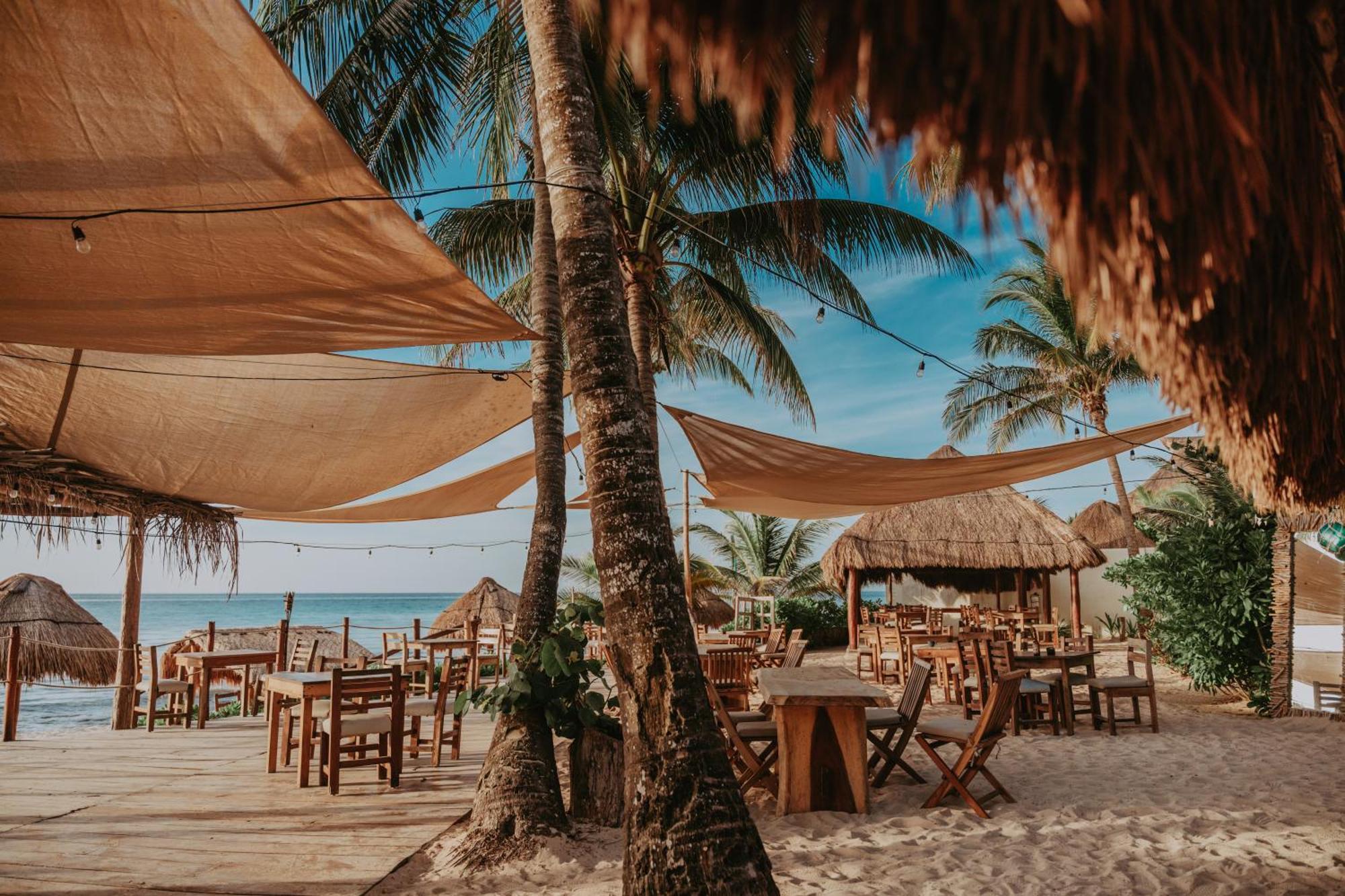 Petit Lafitte Front Hotel&bungalows