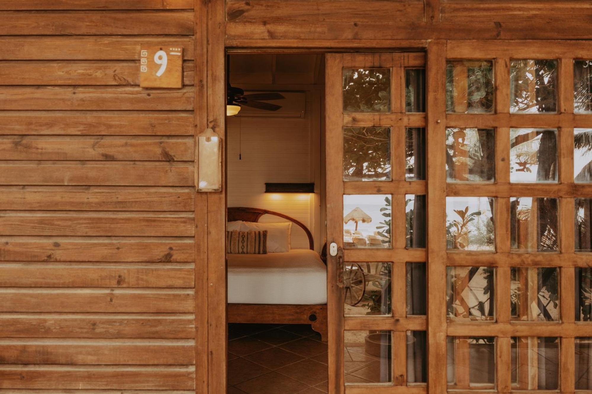 Petit Lafitte Front Hotel&bungalows 4*